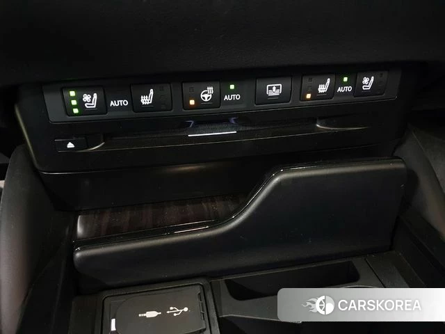 Lexus ES300h 7th generation 2020 Белый из Кореи, фото 6