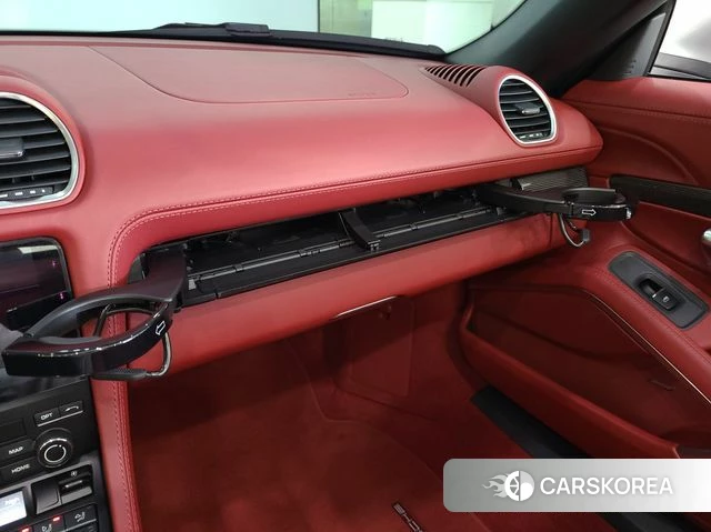 Porsche 718 Boxster 2024 Серебристо-серый из Кореи, фото 6