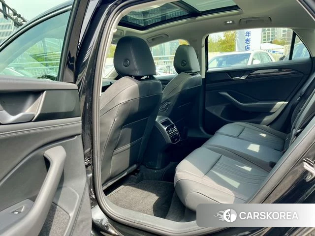 Volkswagen Magotan 2025 Черный из Китая, фото 6