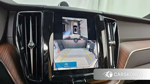 Volvo XC60 second Generation 2024 Белый из Кореи, фото 6