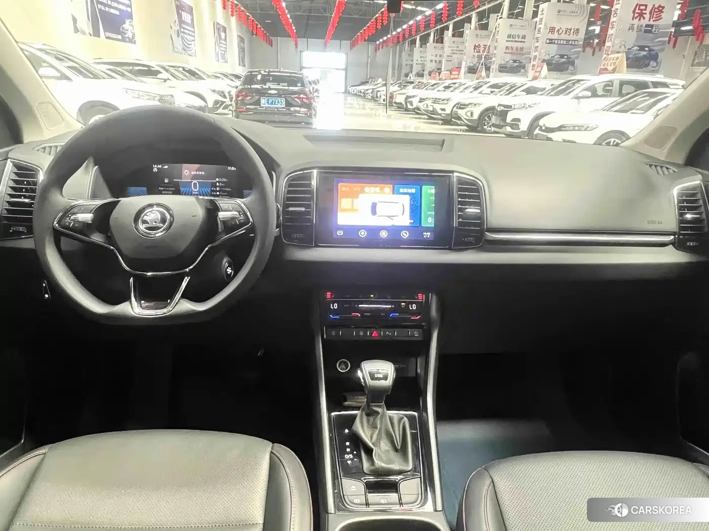 Skoda Karoq 2023 Белый из Китая, фото 6