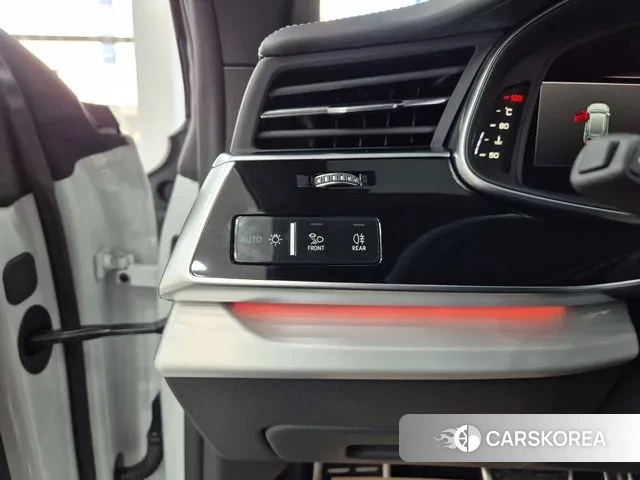 Audi Q8 (4M) 2025 Белый из Кореи, фото 6