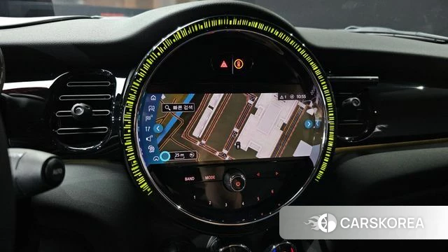 Mini Cooper Convertible 2024 Черный из Кореи, фото 6