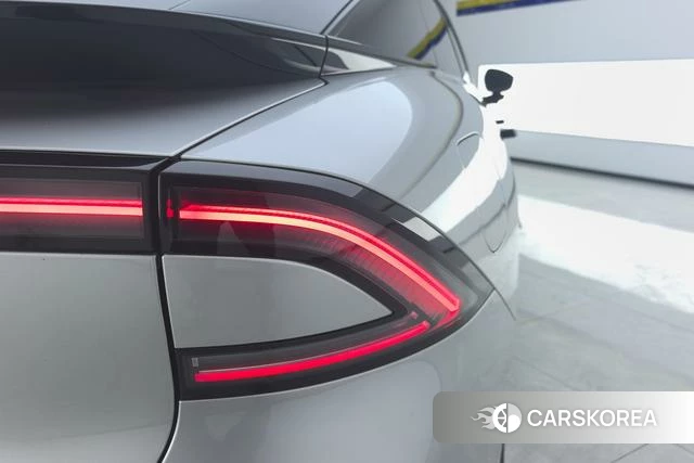 Xiaopeng Motors Xiaopeng P7+ 2025 Темно-серый из Китая, фото 6