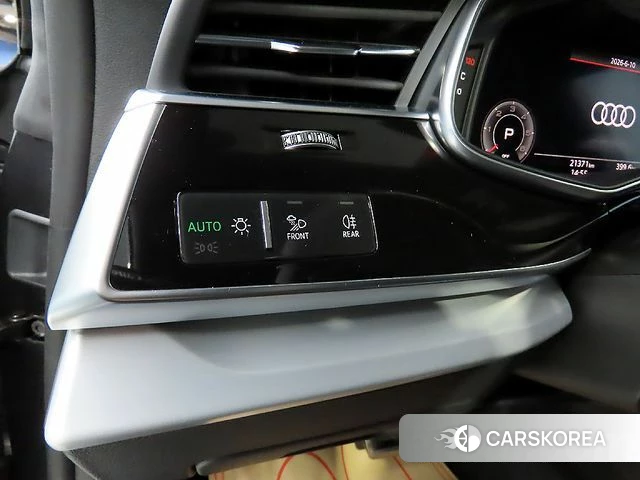 Audi Q8 (4M) 2025 Серый из Кореи, фото 6