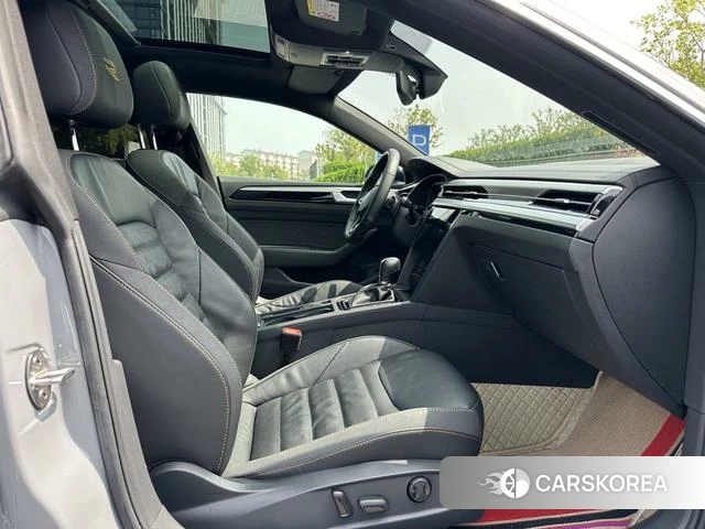 Volkswagen CC 2022 Серебристо-серый из Китая, фото 6
