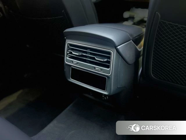 Audi Q7 2024 Черный из Китая, фото 6