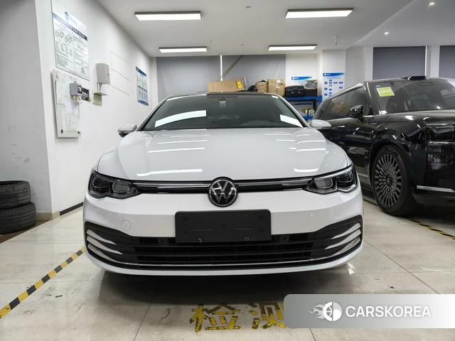 Volkswagen Golf 2023 Белый из Китая, фото 6