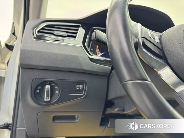 Volkswagen Tiguan L 2021 Серебристо-серый из Китая, фото 6