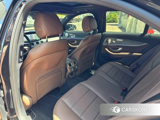 Mercedes-Benz E-Class W213 2023 Черный из Кореи, фото 6