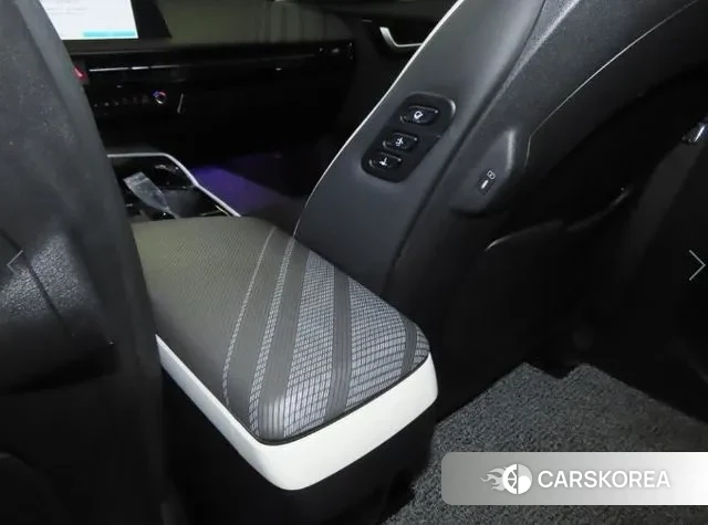 Kia EV6 2023 Черный из Кореи, фото 6