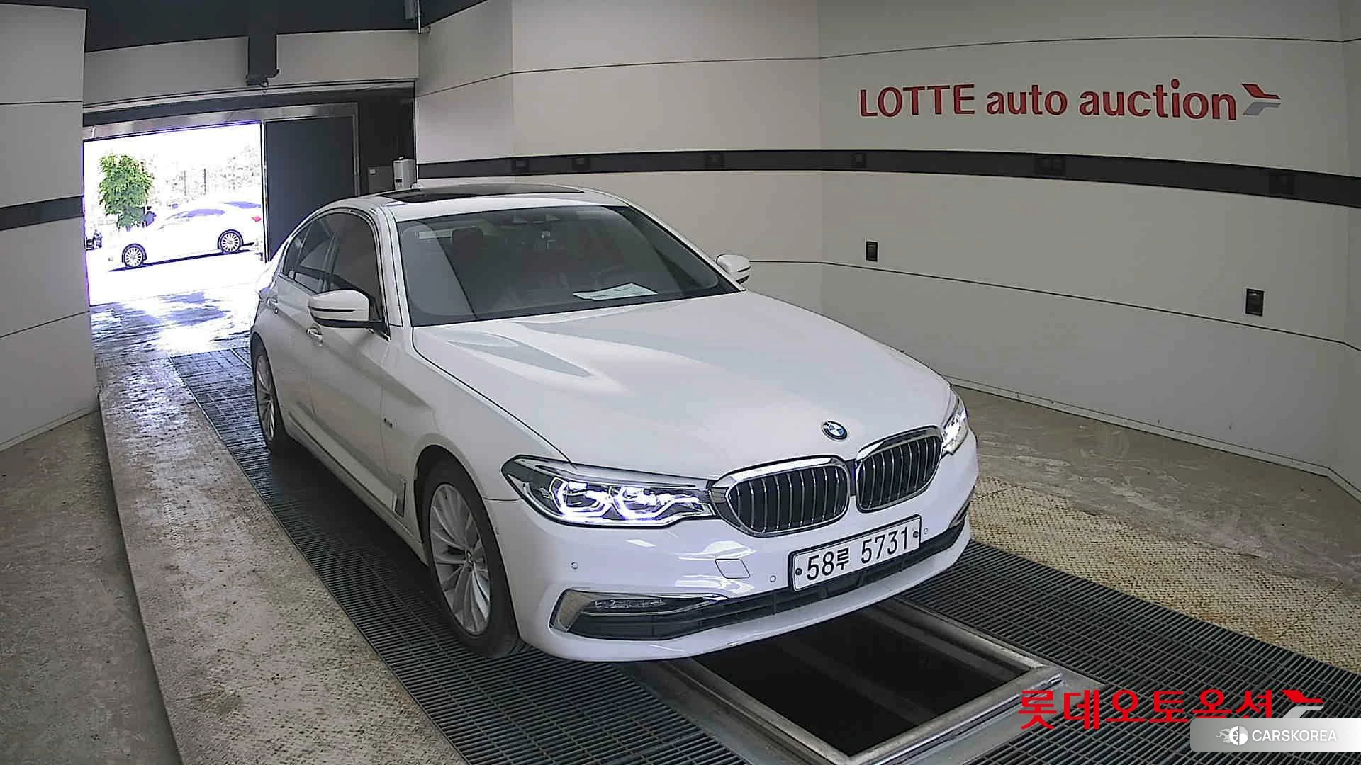 BMW  520d 2018 Белый из Кореи, фото 6