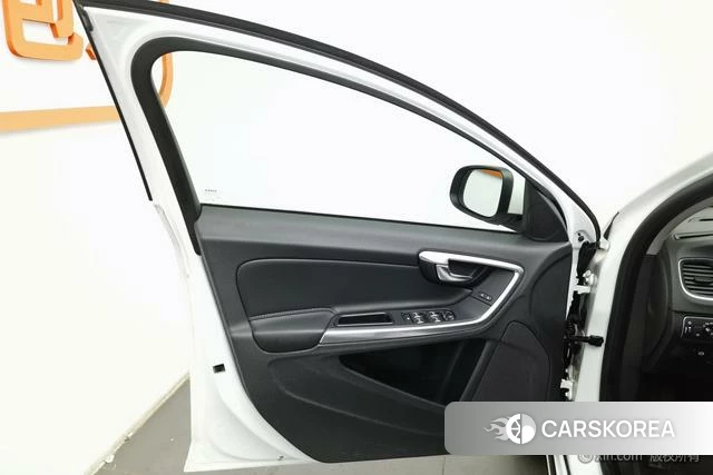 Volvo S60 2019 Белый из Китая, фото 6