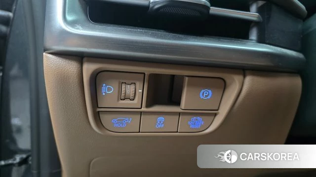 Hyundai Grandeur Hybrid (GN7) 2023 Серебристо-серый из Кореи, фото 6