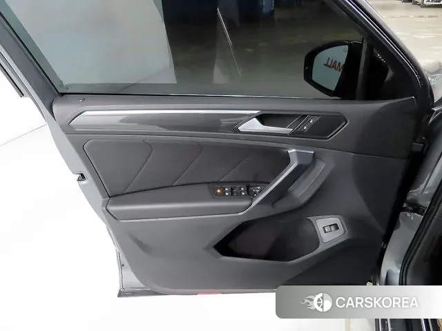 Volkswagen Tiguan second Generation 2020 Серый из Кореи, фото 6