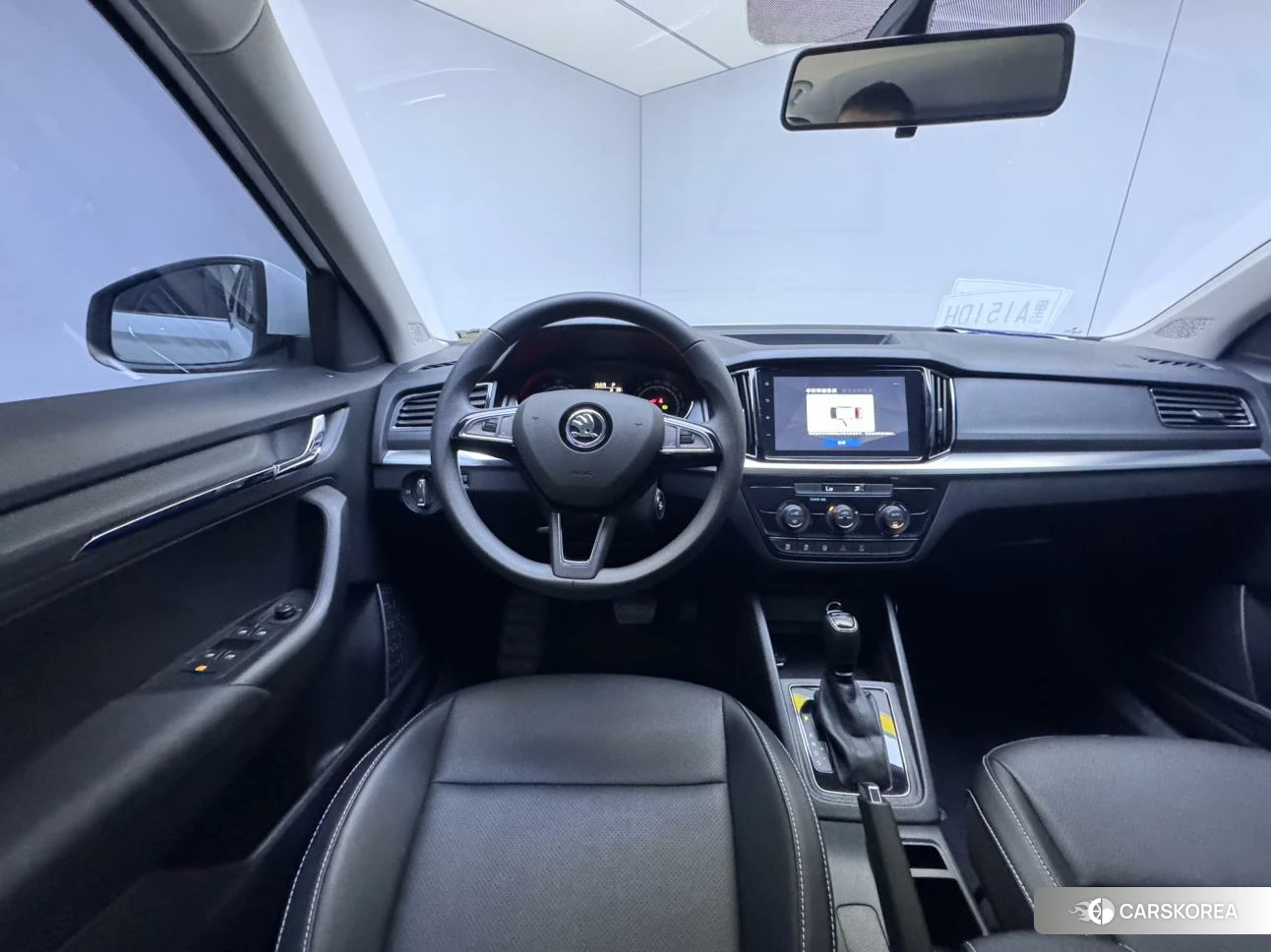 Skoda Komick 2023 Белый из Китая, фото 6