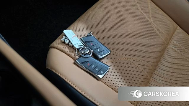 Lexus ES300h 7th generation 2023 Серебристо-серый из Кореи, фото 6