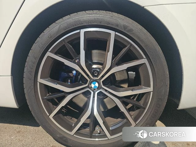 BMW 5 Series (G30) 2023 Белый из Кореи, фото 6