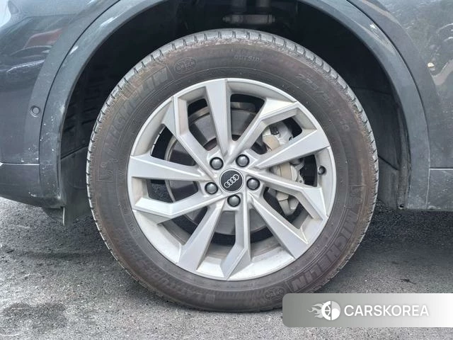 Audi Q5L 2023 Темно-серый из Китая, фото 6