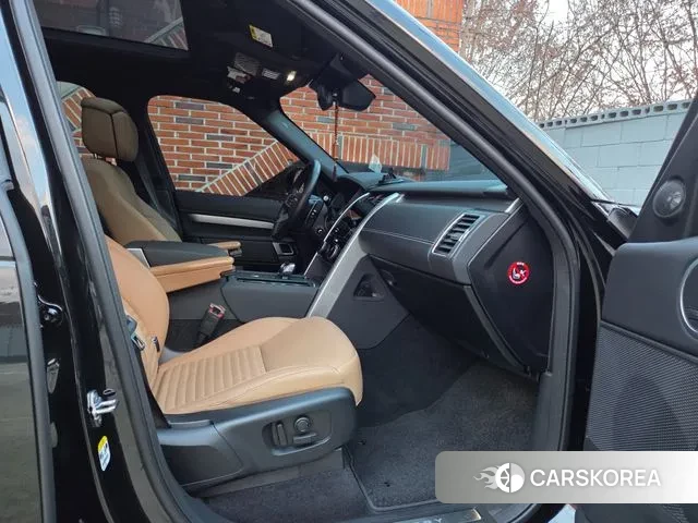 Land Rover Discovery 5 2024 Черный из Кореи, фото 6