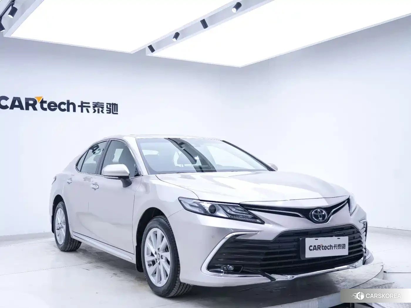 Toyota Camry 2024 Champagne/brown из Китая, фото 6