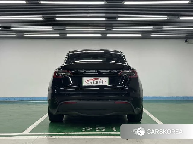 Tesla Model Y 2023 Черный из Китая, фото 6