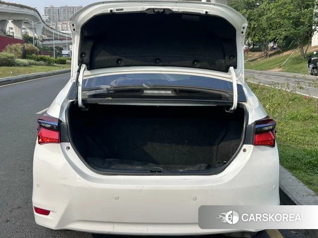 Toyota Corolla dual engine E+ 2020 Белый из Китая, фото 6