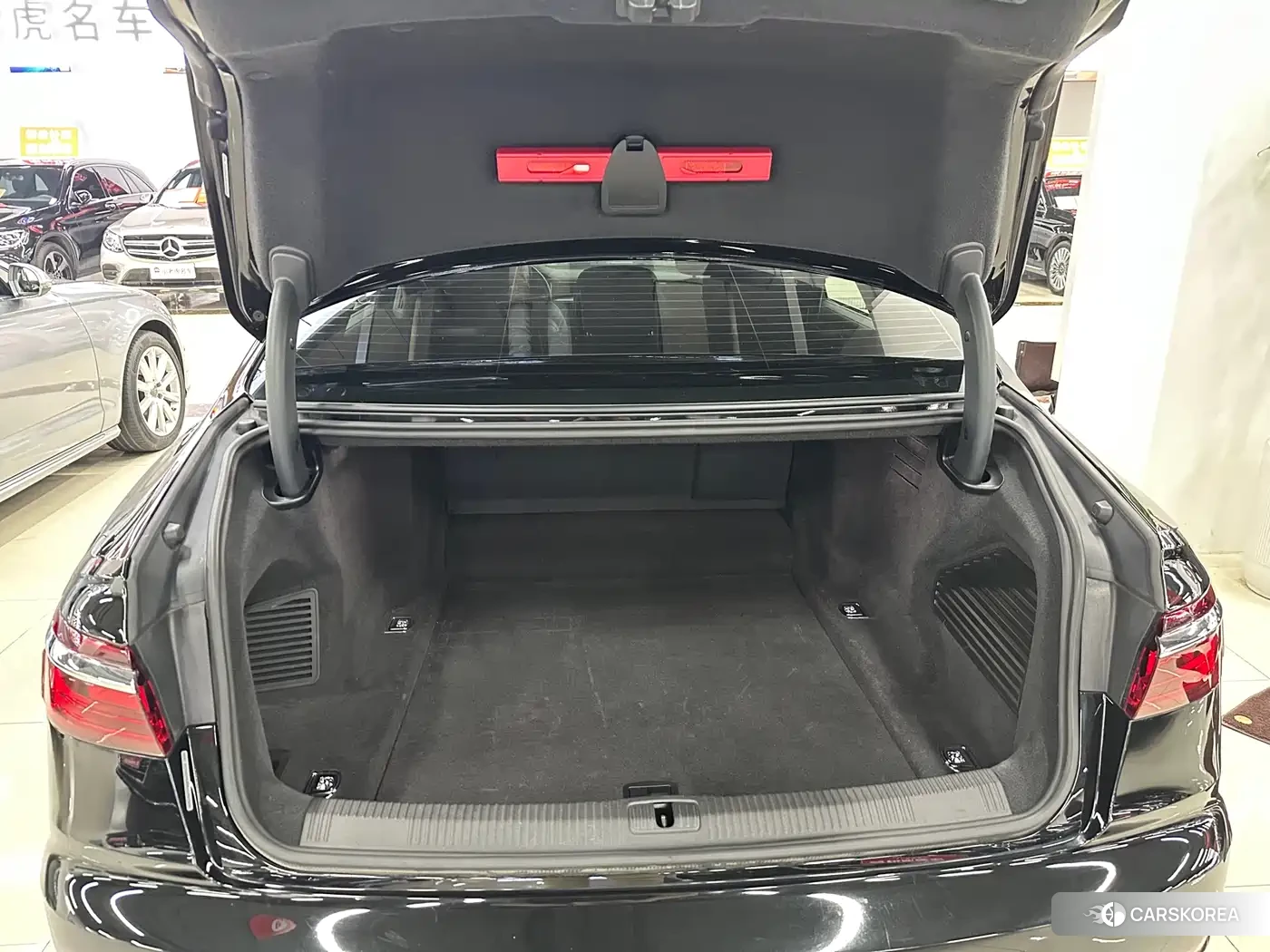 Audi A8 2023 Черный из Китая, фото 6