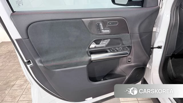 Mercedes-Benz GLA - Class H247 2023 Белый из Кореи, фото 6