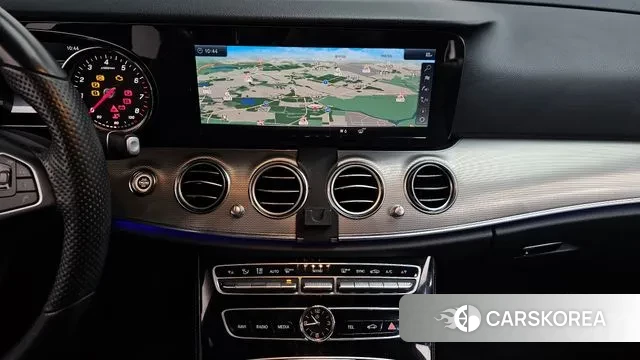 Mercedes-Benz E-Class W213 2018 Белый из Кореи, фото 6