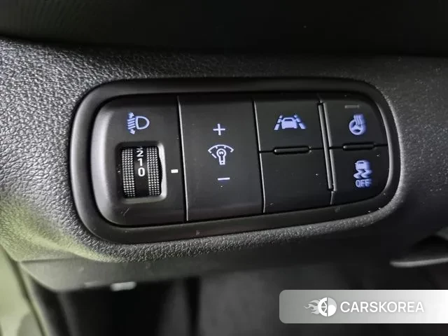 Hyundai Venue 2022 Серебристо-серый из Кореи, фото 6