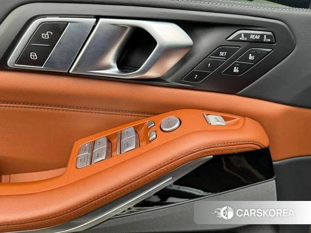 BMW X7 (G07) 2024 Черный из Кореи, фото 6