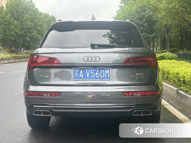Audi Q5L Sportback 2023 Темно-серый из Китая, фото 6
