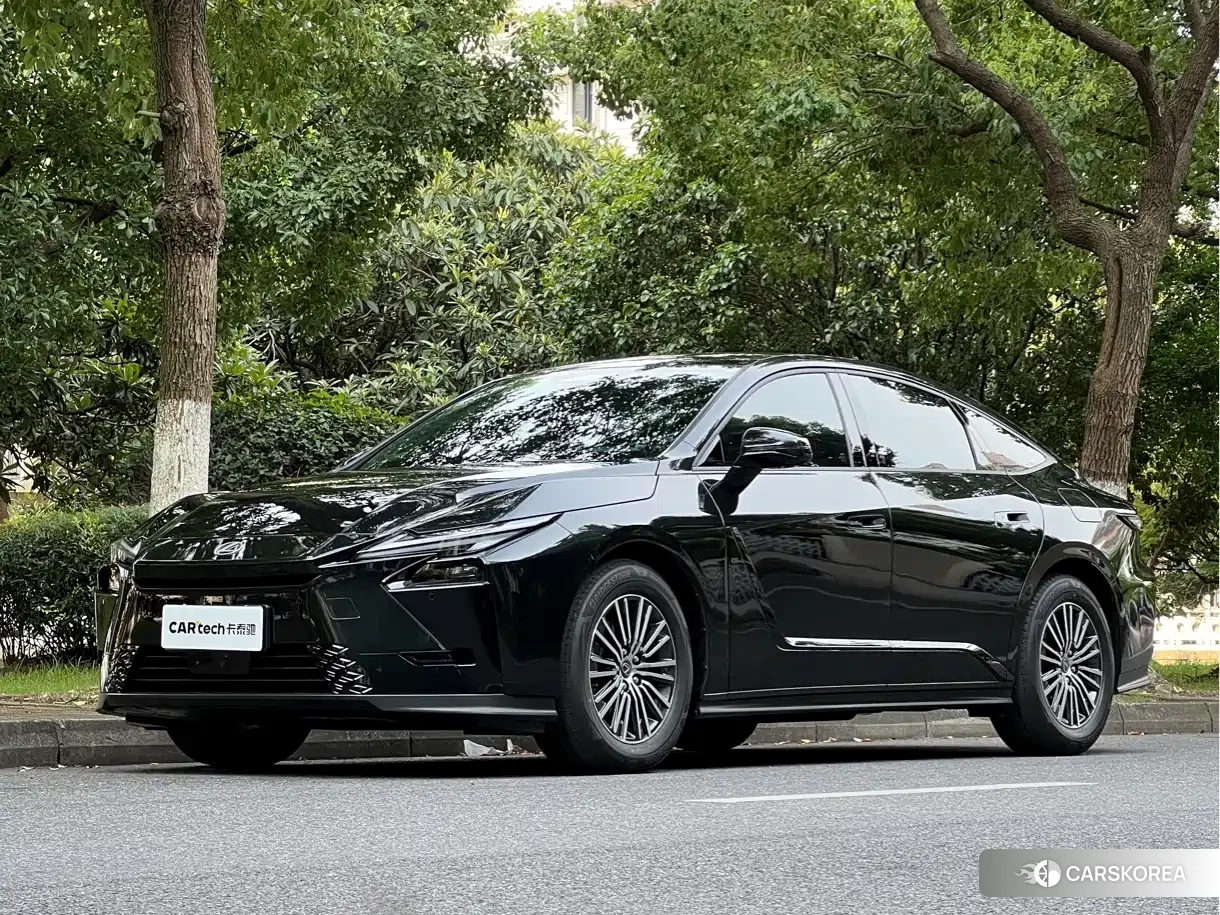 Lexus ES 2026 Черный из Китая, фото 6