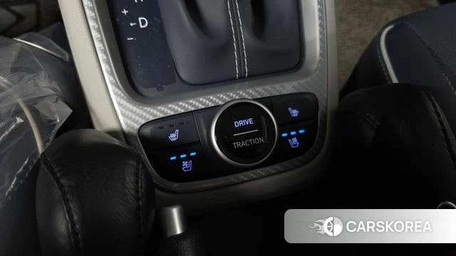 Hyundai Venue 2023 Серебристо-серый из Кореи, фото 6