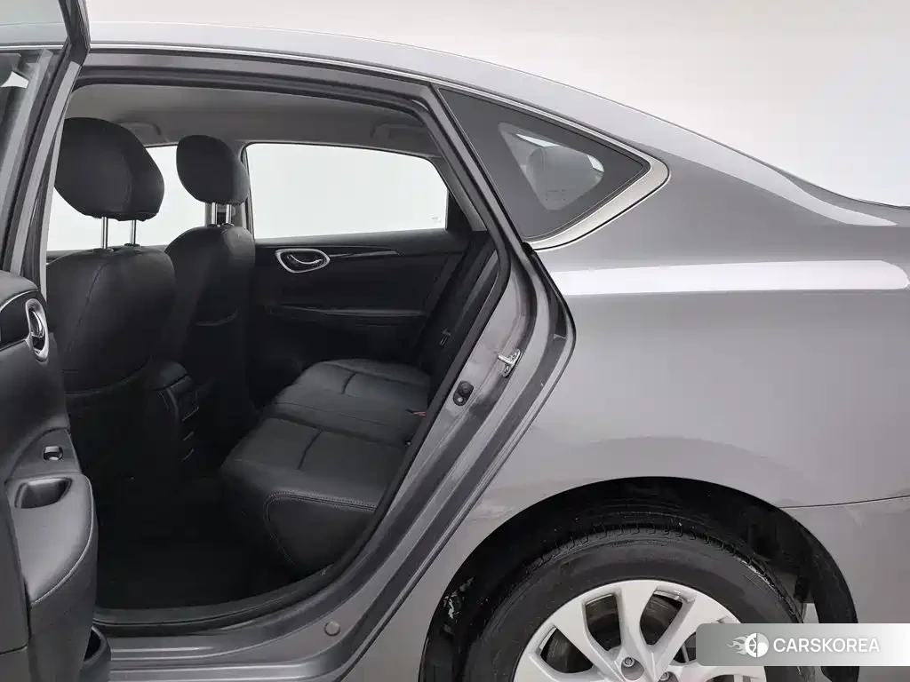 Nissan Sylphy 2025 Silver/gray из Китая, фото 6