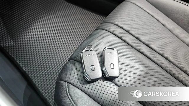 Kia K8 2024 Серебристо-серый из Кореи, фото 6