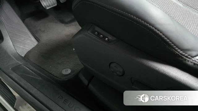 Peugeot 3008 second generation 2018 Белый из Кореи, фото 6