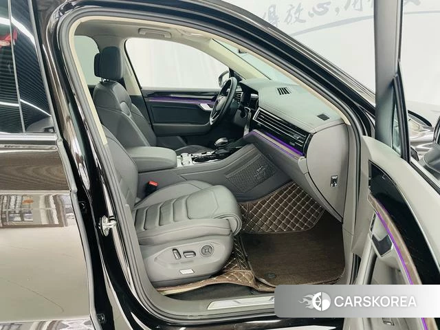 Volkswagen Touareg 2021 Коричневый из Китая, фото 6