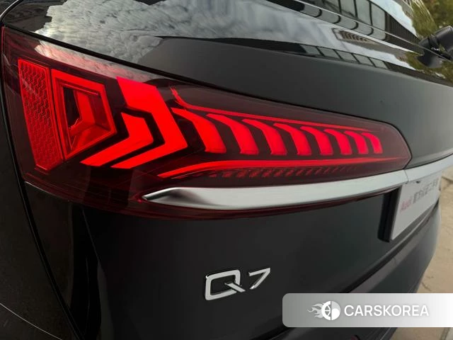Audi Q7 2021 Черный из Китая, фото 6