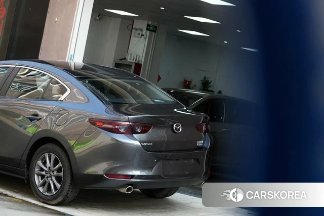 Mazda 3 Angkesaila 2023 Темно-серый из Китая, фото 6