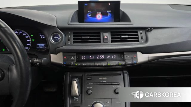 Lexus CT200h 2018 Серебристо-серый из Кореи, фото 6