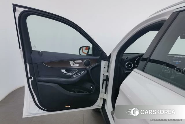 Mercedes-Benz GLC 2021 Белый из Китая, фото 6