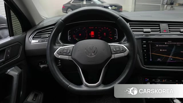 Volkswagen Tiguan Allspace 2022 Черный из Кореи, фото 6