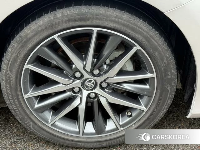 Toyota Camry 2022 Серебристо-серый из Китая, фото 6