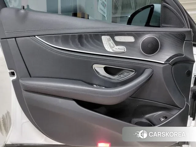 Mercedes-Benz E-Class W213 2021 Белый из Кореи, фото 6