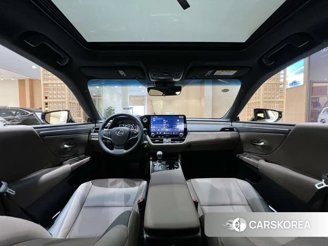 Lexus ES 2026 Серебристо-серый из Китая, фото 6