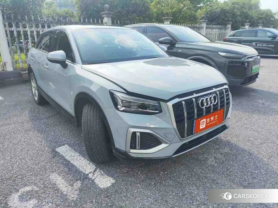 Audi Q2L 2021 Темно-серый из Китая, фото 6