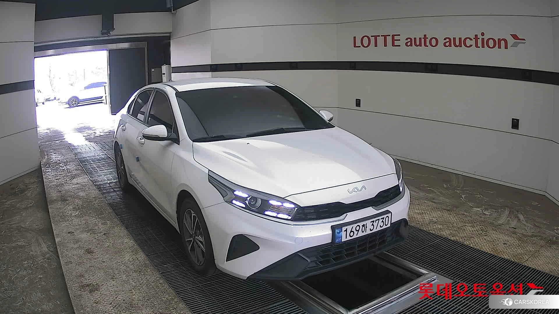 Kia K3 2022 Snow White Pearl из Кореи, фото 6