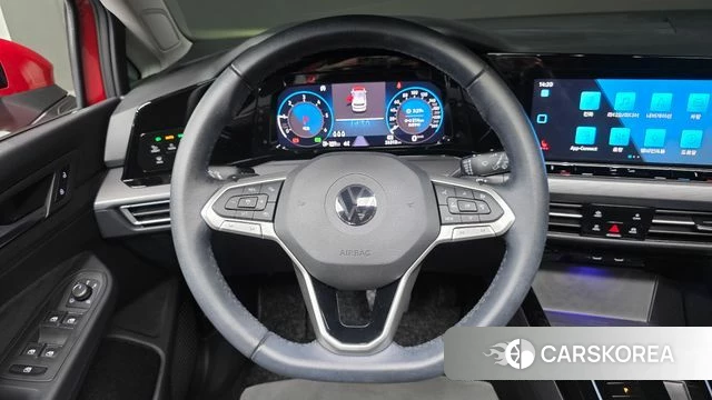 Volkswagen Golf 8th Generation 2023 Красный из Кореи, фото 6